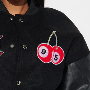 Blouson bomber noir en PU avec patch brodé LA Cherry, style streetwear, coupe courte, unisexe, pour l'automne - Product Image 5