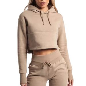 Ensemble de survêtement en polaire personnalisé pour femmes 2025 Crop Top Hood Jogger Sweatpants Casual Printed Plain Dyed Winter Sports Outfit avant - Product Image 1