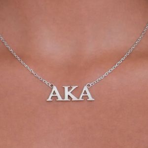Collar con colgante de letra AKA plateado para mujer, elegante joyería de moda inspirada para uso diario, accesorio de regalo con dije. - Product Image 4