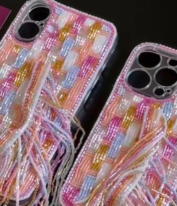 Étui de téléphone en coton brodé de luxe fait à la main avec un motif de cœur rouge et une lettre I dorée - Product Image 5