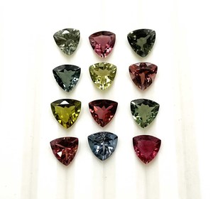 Turmalina natural multicolor con corte trillón de 6 mm, piedra preciosa para la fabricación de joyas, certificada por IGI. - Product Image 1