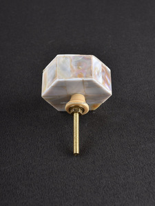 Poignées de meubles de chambre à coucher en bois de résine avec motif floral d'ange moderne fait à la main, boutons de tiroir de commode décoratifs - Product Image 6