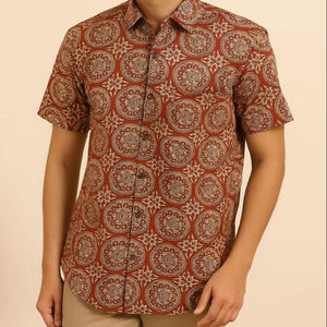 Camisa de algodón estampada a mano para hombre, tela orgánica hecha a mano, ropa de verano, manga corta, corte ajustado, informal, con botones. - Product Image 2