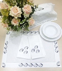 Juego de Manteles Individuales y Servilletas Geométricas Bordadas Lavables al por Mayor, Manteles de Algodón Blanco con Dobladillo para el Hogar, Bodas y Eventos - Product Image 2