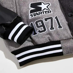 Veste varsity imperméable pour homme, mélange polyester/coton, manches en simili cuir, patchs en chenille, fermeture à un bouton, col rabattu - Product Image 3