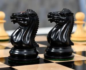 Juego de ajedrez vintage Staunton de 1849, patrón Staunton, en madera de ébano y haya, Rey de 3.75 pulgadas con Rey y tablero estampados, al mejor precio. - Product Image 2