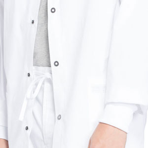 Chaqueta Médica de Calidad con Tela Suave y Transpirable y Apariencia Profesional Elegante - Product Image 3