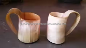 Véritable corne de boeuf faite tasse à boire tasse à bière conception en laiton avec support en métal noir maison décorative Style Viking tasse à boire - Product Image 2