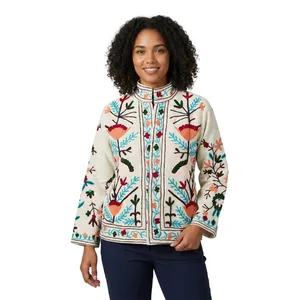Chaqueta Acolchada de Algodón Sujani Khadi, Prenda Exterior de Punto Cruzado con Adornos de Lentejuelas y Flecos, Decoraciones de Patchwork, Lino Personalizado - Product Image 1