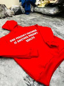 Sweat à capuche personnalisé avec impression 3D en relief pour homme, streetwear, coton lourd 100%, coupe ample et carrée, pull en molleton rouge - Product Image 3