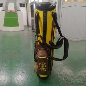 Sacs de golf IOTA PHI THETA FRATERNITY, INC, sac de golf IOTA, sac de golf marron et or - Product Image 1
