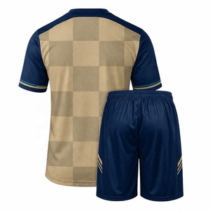 Ensemble de maillot de football bleu à col en V respirant 100% polyester avec short assorti à rayures diagonales dorées pour l'entraînement et les matchs d'équipe unisexe - Product Image 6