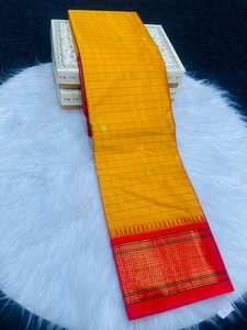 Contraste festif : Saree à motif à carreaux Minawork avec un chemisier lourd - Product Image 3