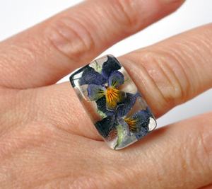 Bague artisanale en corne style animal avec fleurs séchées pressées pour couple, mariée, cadeaux Saint-Valentin et Noël - Product Image 2