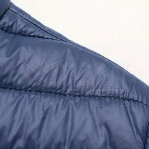Chaqueta acolchada para hombre, cálida y cómoda, ideal para salidas informales y para usar en capas durante las temporadas de otoño o invierno. - Product Image 5