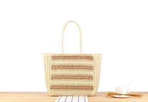 Define tu estilo de temporada con este clásico bolso de hilo natural, con correas tejidas profesionalmente y textura fina. - Product Image 2