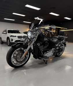 NUEVA Motocicleta Cruiser Americana Fatboys Big V-Twin 2025, Motor de 1923cc y 117 Pulgadas Cúbicas - Product Image 1