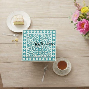 ฐานวางเค้กทรงสี่เหลี่ยมแบบฝังกระดูกพรีเมียม ทำมือ เป็นมิตรกับสิ่งแวดล้อม ดีไซน์หรูหรา สำหรับเสิร์ฟและจัดแสดงที่บ้าน โดย Tradebyd - Product Image 2