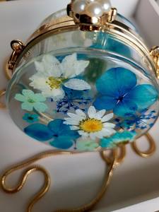 Bolso de Mano de Resina con Esfera de Flores Prensadas Personalizable y Ecológico Pink Meadow - Product Image 3