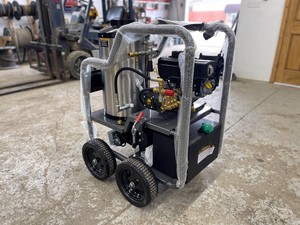 Hidrolavadora Comercial de Agua Caliente de Alta Demanda - Vanguard 200 AR Triplex 3.0GPM 2700PSI - Product Image 2