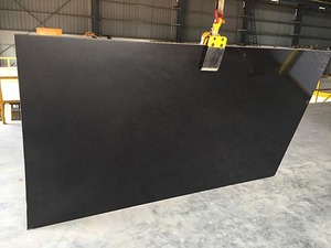 Pierre tombale moderne en granit noir absolu, polie, écologique, pour usage hôtelier, avec taille et épaisseur personnalisées - Product Image 1