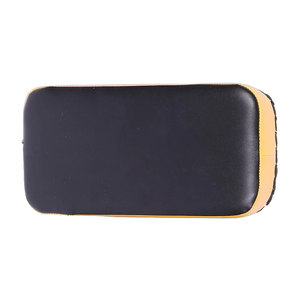 Escudos de Patada Curvos de Cuero Personalizados para Exteriores, Ideales para Muay Thai, MMA, Kickboxing y Entrenamiento de Artes Marciales - Product Image 6