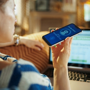 Plateforme de chatbot IA d'entreprise et système de génération augmentée de contenus pour la gestion des connaissances professionnelles - Product Image 2