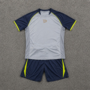 Conjunto Deportivo de Futsal Personalizado para Hombre de Alta Calidad OEM, Camiseta y Pantalones Cortos Gris Hielo y Amarillo - Product Image 1