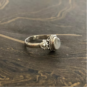 Designer Oval <b>Moonstone</b> <b>Ring</b> (3.3 Grams) Fine Jewelry with Elegance Smooth Fir for Everyday & Any Occasional Wear - Product Image 3