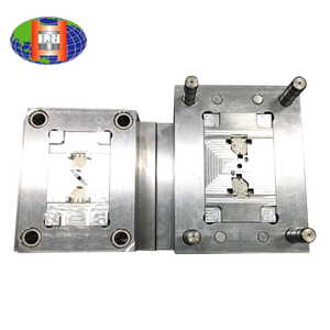 Pièces en plastique moulées par injection sur mesure - Petits composants en plastique - Product Image 1
