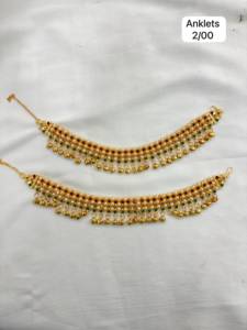 Chaîne de cheville Payal pour femme, en alliage plaqué rhodium imitation, ornée de perles blanches, de cristaux et de Kundan, sertie à griffes, style classique indien pour mariage hindou - Product Image 3