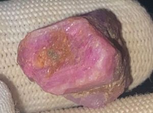 พลอยทับทิมดิบธรรมชาติ 39.20 กะรัต จากเคนยา เหมืองเฟโมส จอห์น โซล - Product Image 2