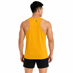 La construcción ligera ofrece una fácil movilidad con la camiseta sin mangas Man Tank Top, que ofrece una fácil movilidad para las rutinas diarias y más allá de ellas. - Product Image 4