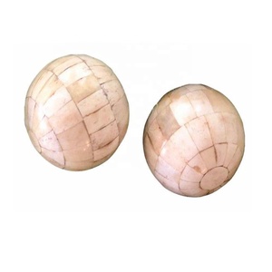 Motif à carreaux boules d'incrustation d'os vaisselle boules de pièce maîtresse disponibles dans toutes les tailles salon vitrine boule douée décor à la maison - Product Image 1
