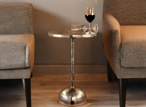 Mesa de Bar de Aluminio Fundido Refinado con Columna Martillada, Tapa Redonda, Base de Cúpula, Soporte Estable, Acabado Duradero, Toque Chic Contemporáneo - Product Image 5