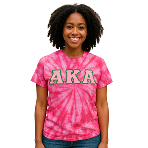 Camiseta con estampado de letras AKA y efecto tie-dye, diseño de remolinos en rosa y blanco, camiseta de manga corta con gráfico de letras griegas AKA - Product Image 5