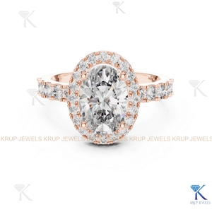 Bague de fiançailles ovale en diamant CVD cultivé en laboratoire sur mesure avec halo et bande pavée en or massif - Product Image 3