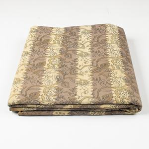 ผ้าพิมพ์ลายดอกไม้ด้วยมือแบบดั้งเดิม ผ้าฝ้าย 100% สำหรับงานควิลท์ ขายเป็นหลา สำหรับตัดเย็บเสื้อผ้า - Product Image 1