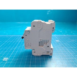 Disjoncteur miniature LS ELECTRIC BKM-15A, utilisé comme pièce détachée pour équipement semi-conducteur d'époque - Product Image 2