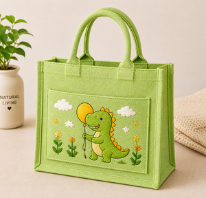 กระเป๋าโท้ทลายไดโนเสาร์สีเขียว ขนาด 28x23 ซม. ทำจากผ้าปอกระเจา พร้อมหูหิ้วแบบยาว มีช่องด้านใน เหมาะสำหรับงานแต่งงานและใส่ของชำ - Product Image 1