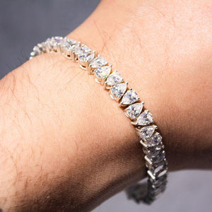 Pulsera de Moissanita de Calidad Premium con Forma Ovalada y Acabado Liso para Hombres y Mujeres, Joyería de Marca y Suministro al por Mayor - Product Image 4