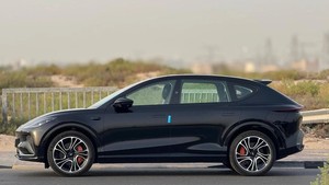 I M M Otor s L S 7 SUV Eléctrico de Lujo con Tracción en las Cuatro Ruedas, Batería de Litio, Asientos de Cuero, Neumáticos R19, Cámara Trasera - Product Image 5