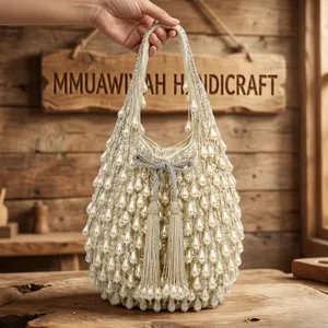 Bolso único con cuentas, bolso POTLI, presenta un diseño artesanal adornado con perlas brillantes y elegantes borlas colgantes. - Product Image 5