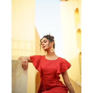 Vestido maxi informal estilo bohemio para mujer, vestido midi holgado y cómodo de algodón y lino rojo con cuello redondo y manga corta - Product Image 1