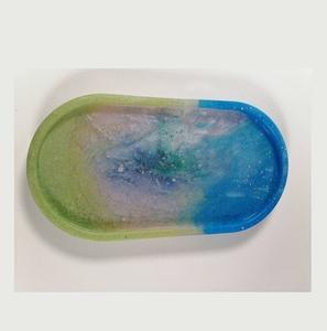 Plateau de service minimaliste en résine pour la décoration moderne de la maison, offrant un design épuré et une fonctionnalité de service pratique - Product Image 1