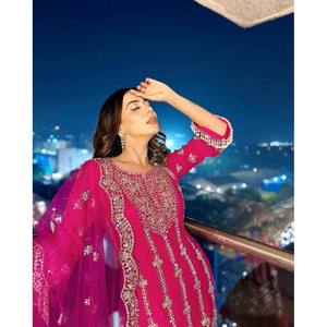 Hermosa ropa de fiesta Top-Bottom y Dupatta Set XL Tamaño Aspecto elegante - Product Image 4