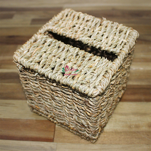 Boîte à mouchoirs ronde Artex Dong Thap Factory, artisanat fait main en jonc de mer et en jacinthe d'eau, rangement écologique, Vietnam SD4032D-1NA - Product Image 1