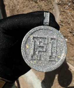 Colgante VVS1 de Moissanita Personalizado con Incrustaciones de Plata 925, Colgante Grueso Personalizado con Nombre en Círculo, Joyería HipHop para Regalo - Product Image 1