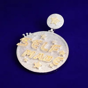 Colgante Unisex Personalizado con Incrustaciones de Diamantes, Chapado en Oro de 14K y Rodio, Engaste de Garra, Diamante de Corte Brillante Redondo y Piedras Brillantes - Product Image 1