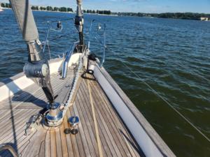 Modèle de bateau sur table en bois de cèdre peint à la main sur mesure, Hallberg-Rassy 62 (série HR), 36 pouces - Product Image 6